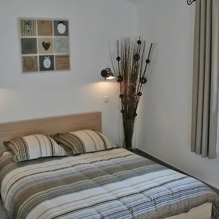 Le Four De La Pierre Plantee A 4 Km De La Mer Holiday home